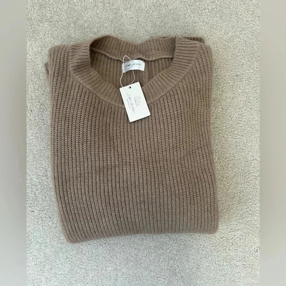 Little White House crewneck knit  sweater - Picture 2 of 12